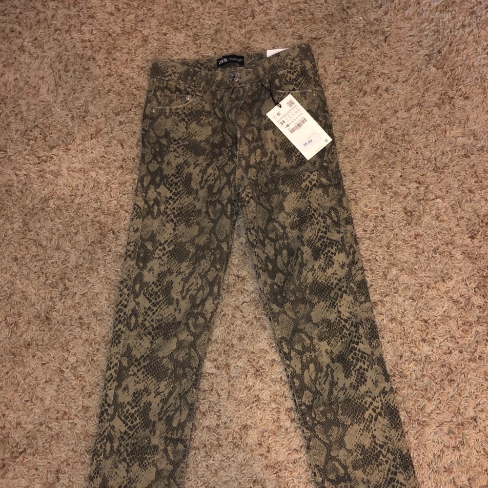 BRAND NEW ZARA SNAKESKIN HIGH WAISTED JEANS